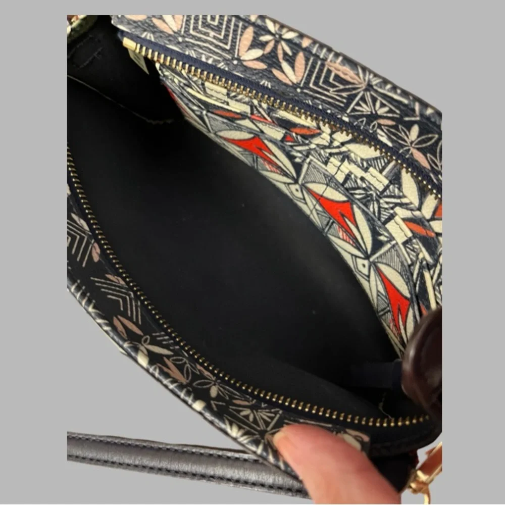 Tory Burch Red and Navy Crossbody Bag with Geometric Design - Picture 7 of 9